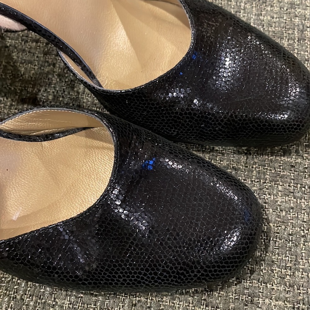 Yves Saint Laurent Black Shiny Leather Pumps (sz 6 1/2) - Picture 9 of 9